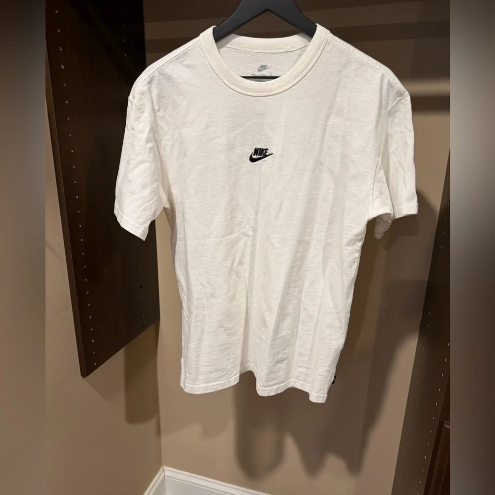 Nike White Short Sleeve Tee